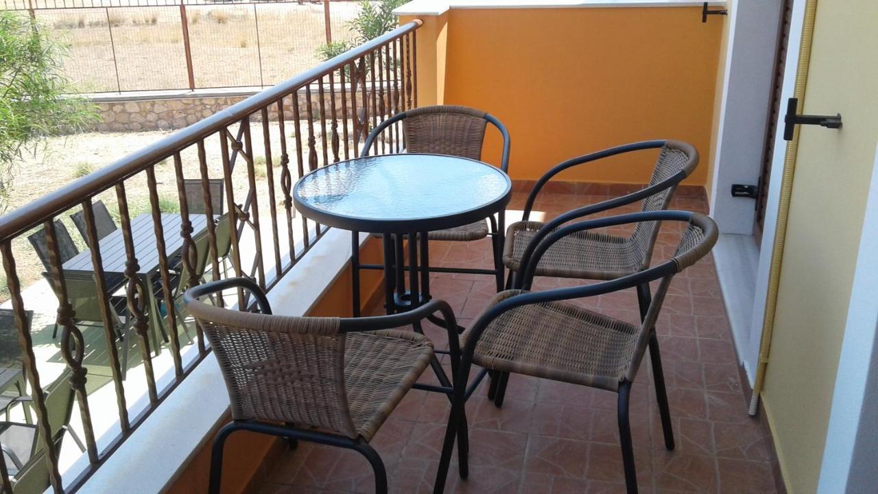Savvas Apartments Plítra Esterno foto